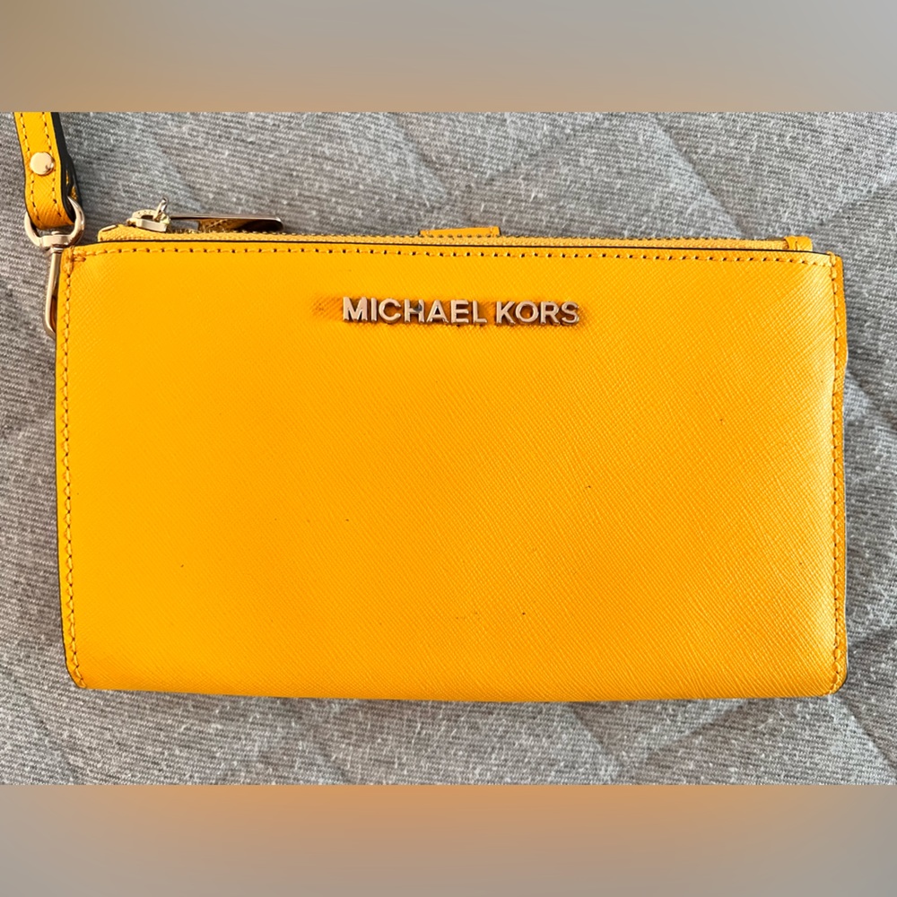 MICHAEL KORS Jet Set Travel Jasmine Yellow Leather Double Zip Wallet  Orig $248